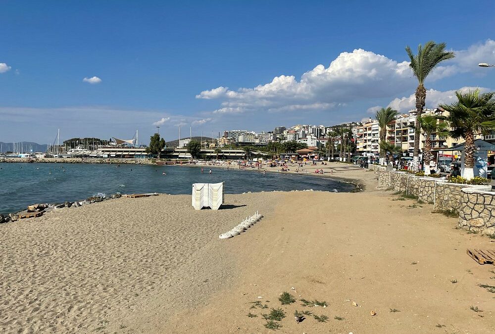 Kuşadası Sahilinin En İyi 10 Plajı ve Giriş Ücretleri